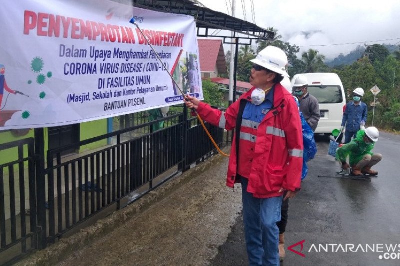 PT SEML semprot disinfektan di fasilitas umum cegah penularan COVID-19